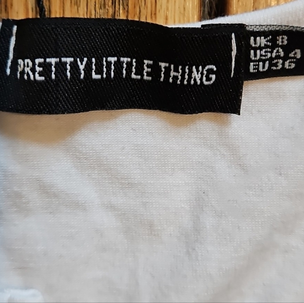 NWT Pretty Little Thing White Short Sleeve Women's  Crop Deep V Neck Top - Picture 2 of 4